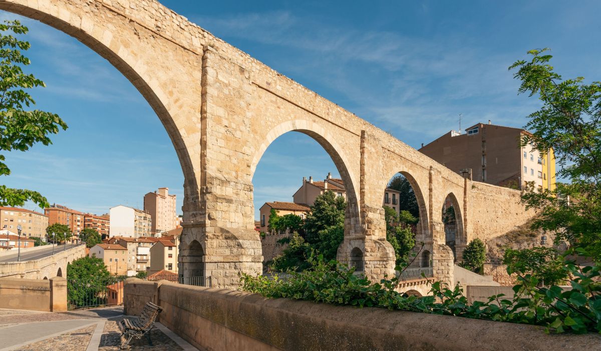 La Muralla y Los Arcos
